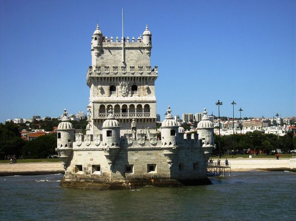 1024px-Torre_de_belem_vista_do_tejo