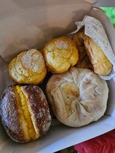 Bolo de Berlim, bolo de arroz, queijada, pão de ló